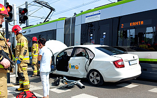 Zderzenie tramwaju z autem osobowym na ul. Sikorskiego w Olsztynie